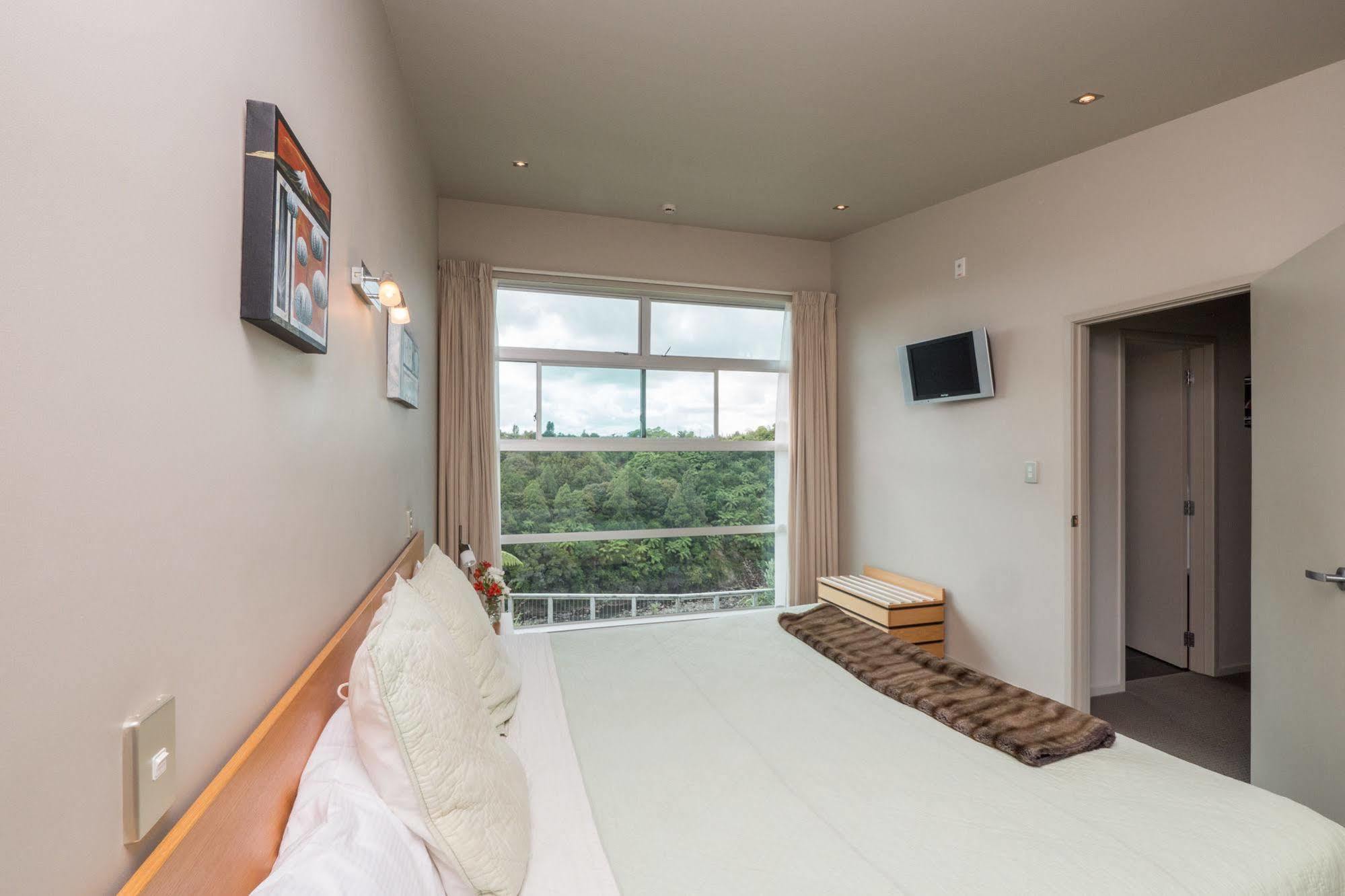 Aparthotel One Burgess Hill à New Plymouth Extérieur photo
